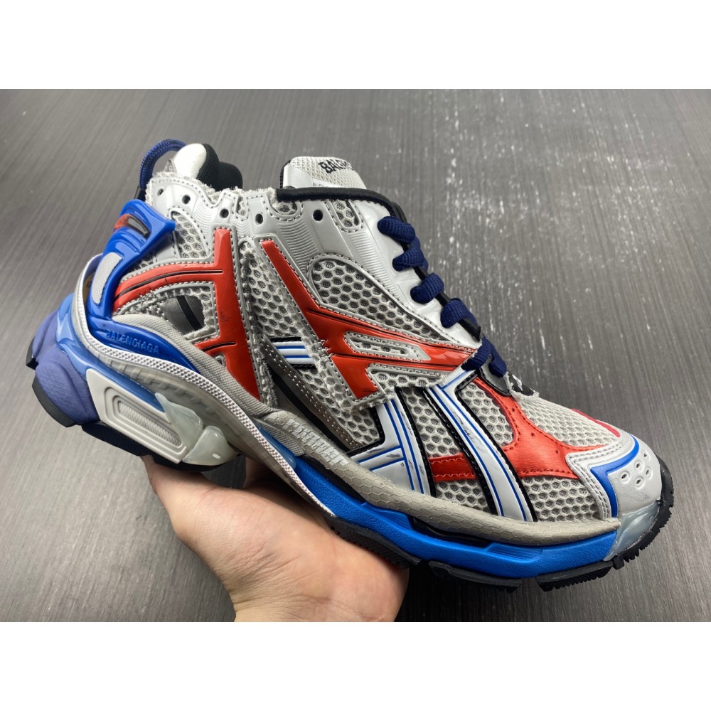 Ba*len*cia*ga runner