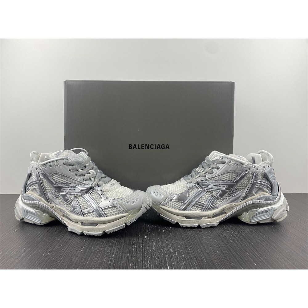 Ba*len*cia*ga runner