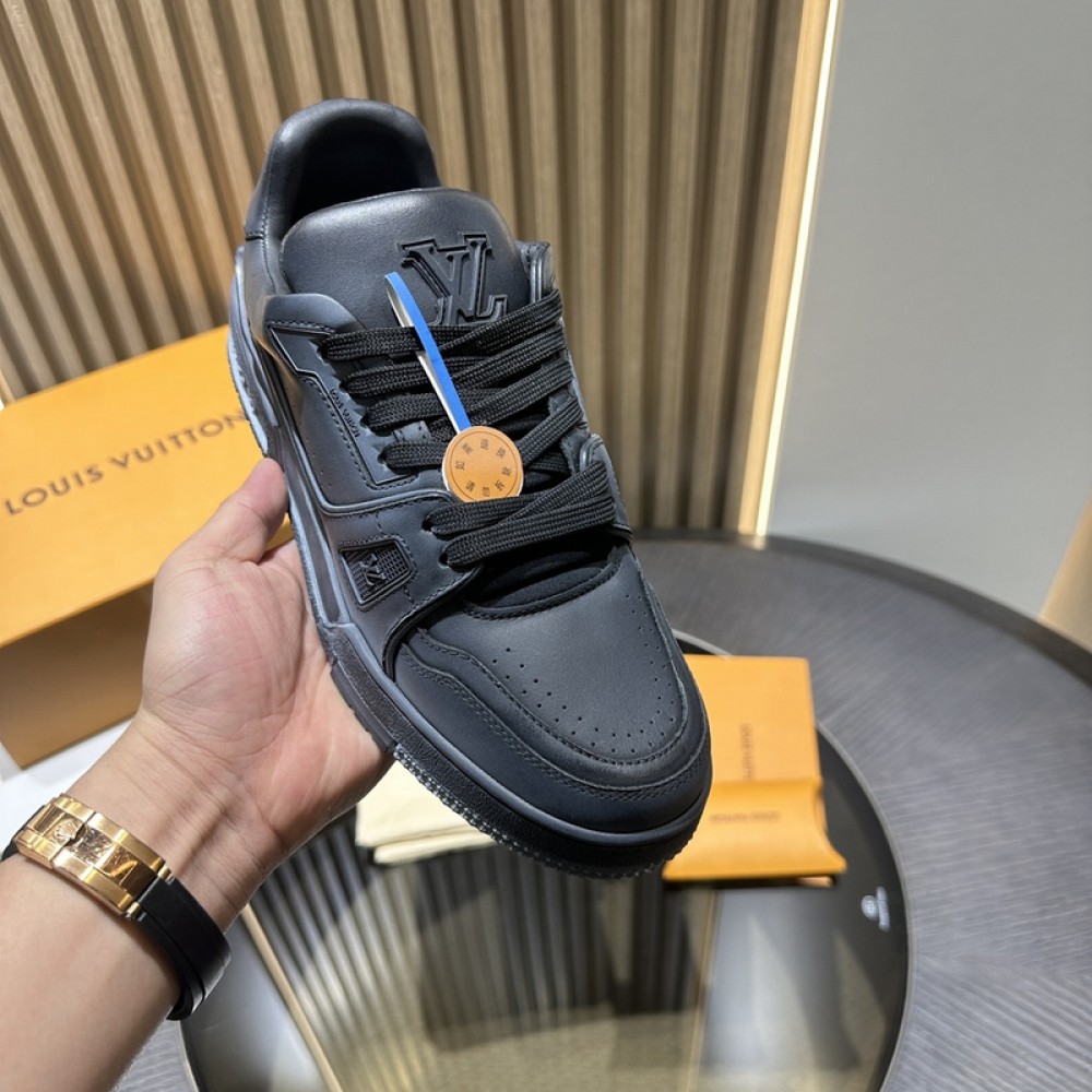 L0uis V*1t*on Sneaker LL035