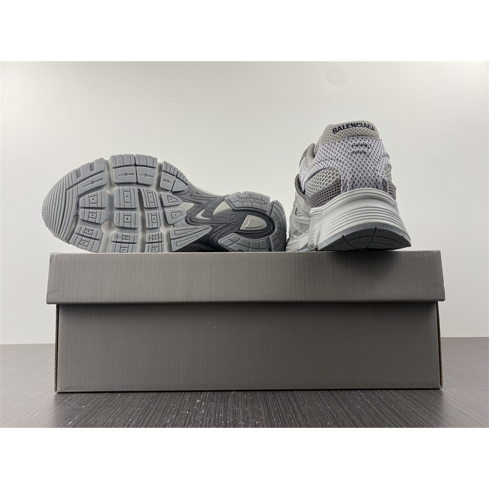 Ba*len*cia*ga phantom sneakers