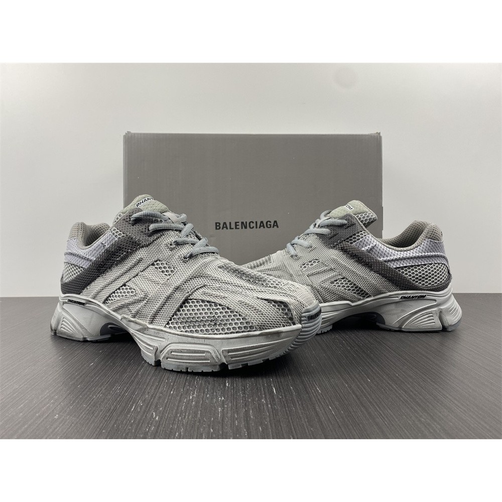 Ba*len*cia*ga phantom sneakers