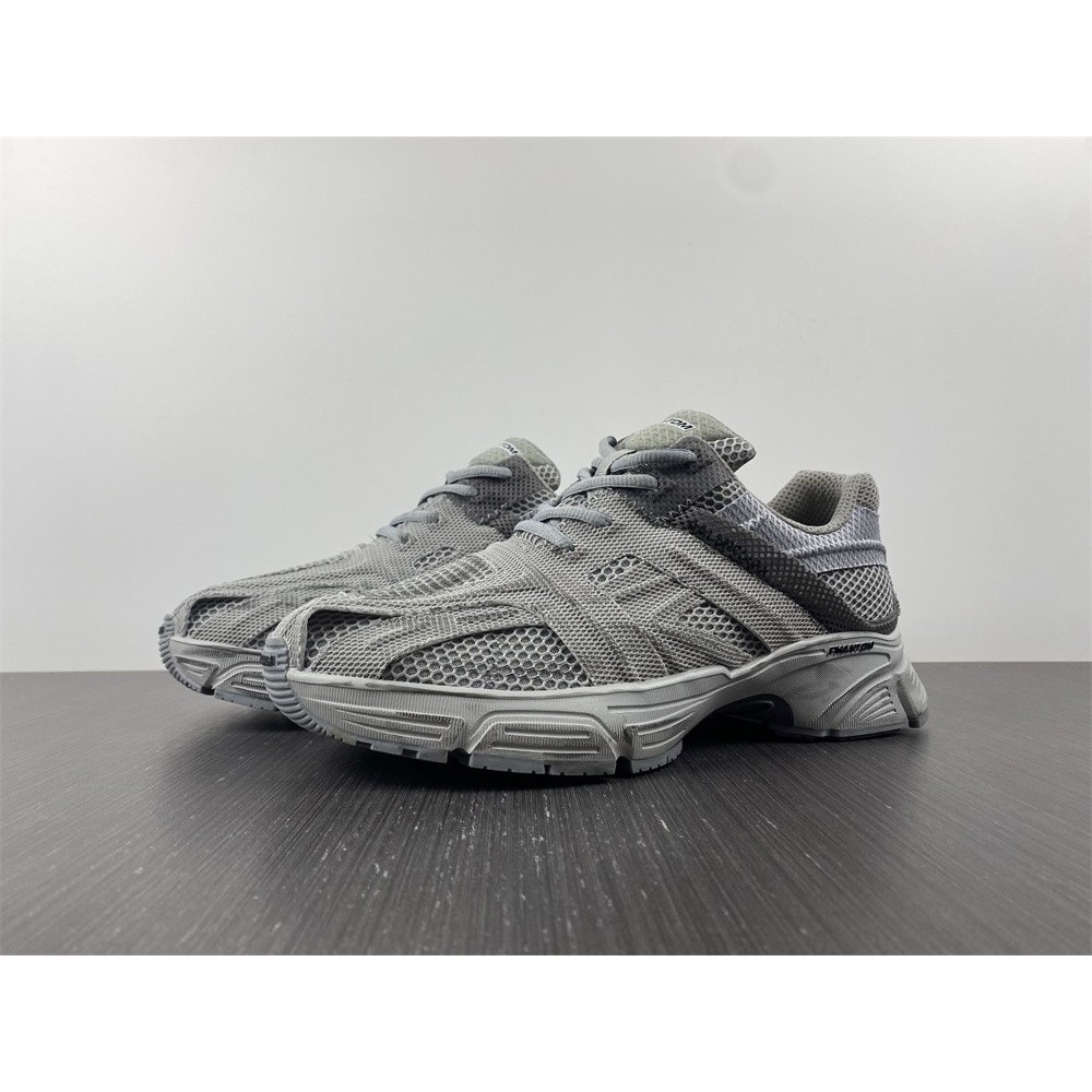 Ba*len*cia*ga phantom sneakers