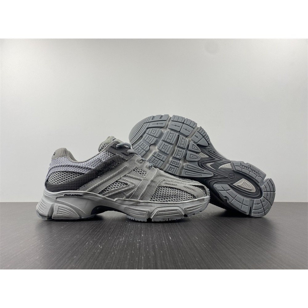 Ba*len*cia*ga phantom sneakers