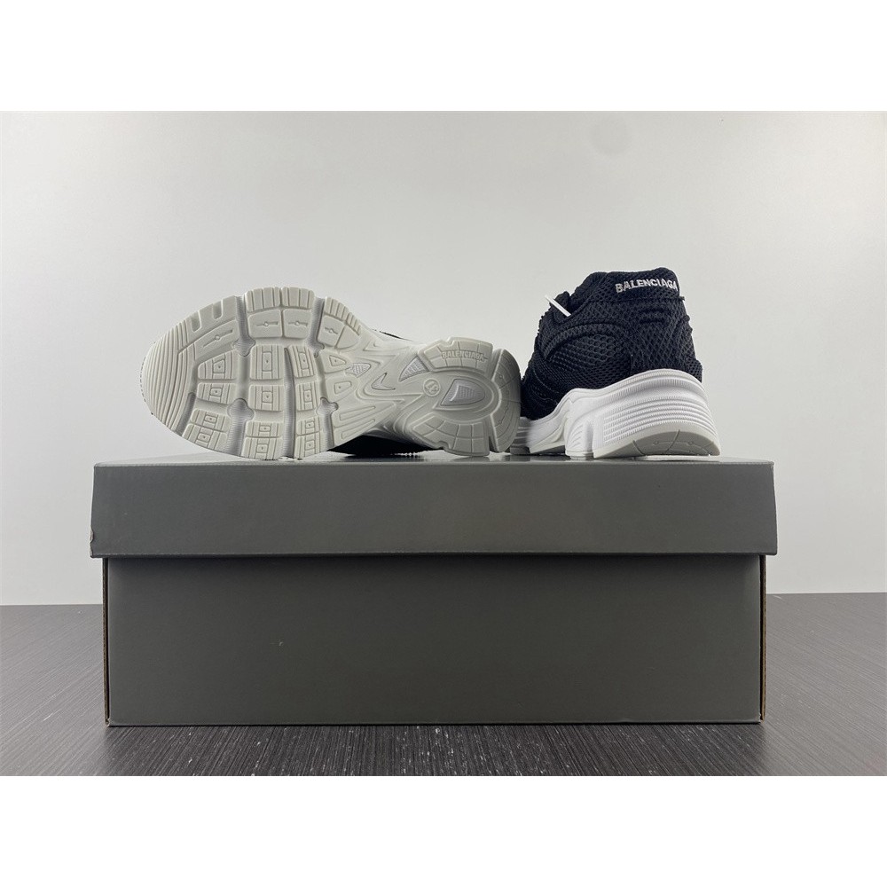 Ba*len*cia*ga phantom sneakers