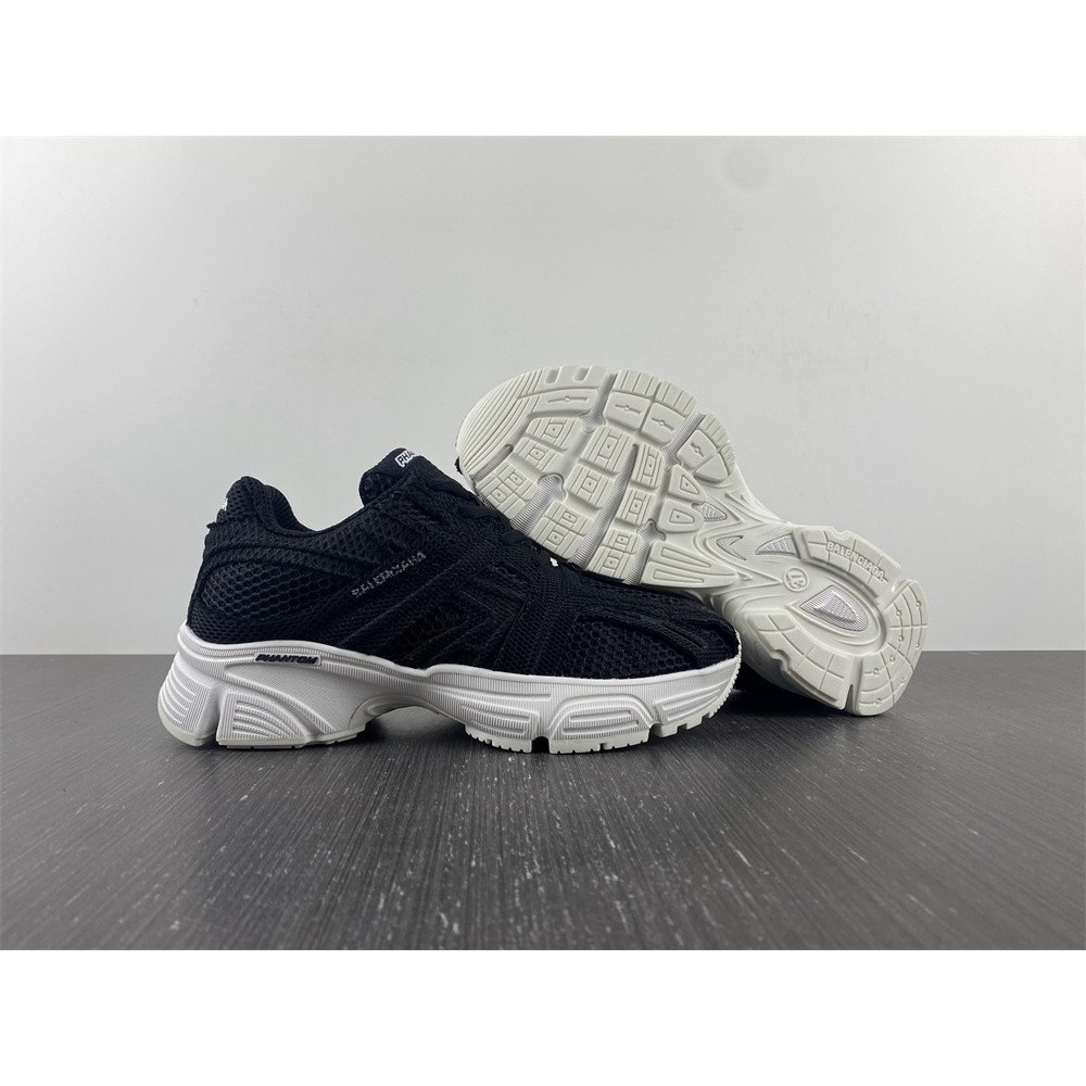 Ba*len*cia*ga phantom sneakers